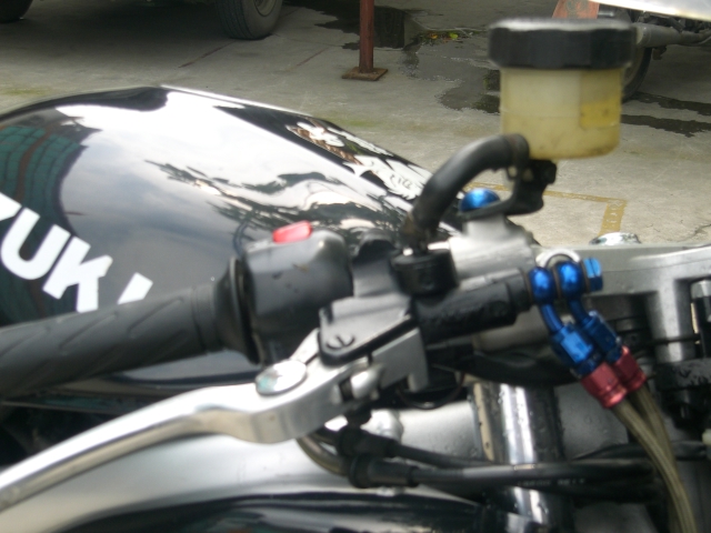 江门２１０００元卖99年SV650S~~~