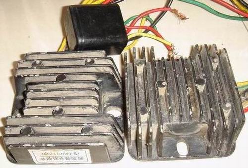 广西柳州转对“16V100W皓月硅整流器”加“降耗器”加“德国利华100W大灯”。