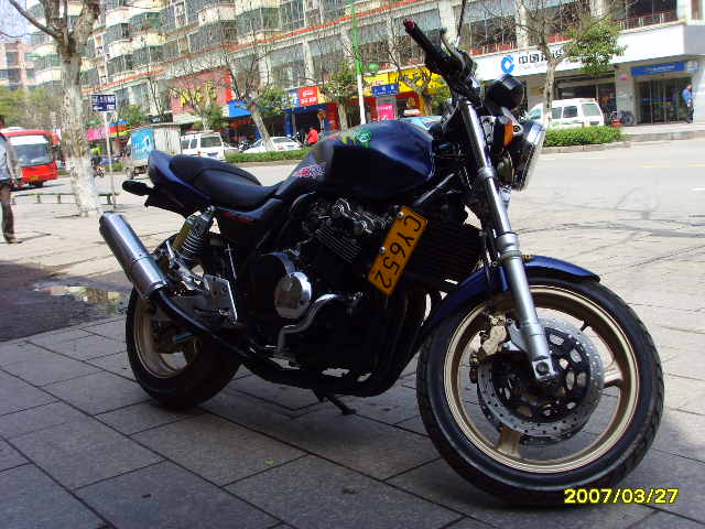 00年本田CB400出售,真牌,价格1.85万.