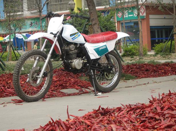 成都嘉陵老白菜2个.YAMAHA蹋板一个