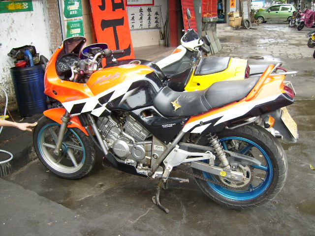 阳江地区3000元出售一台VT250跑车