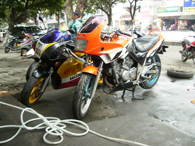 阳江地区3000元出售一台VT250跑车