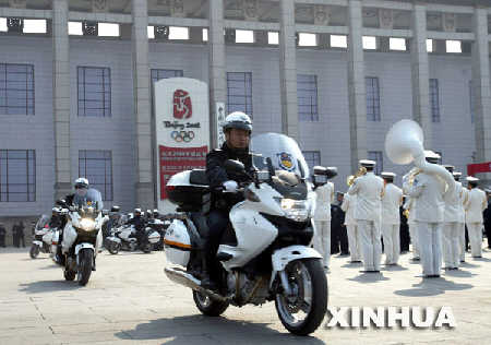 北京交警新型摩托车亮相