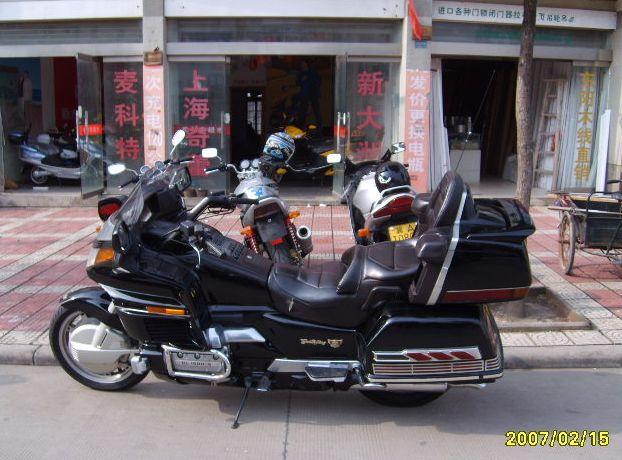 浙江44000卖90年金翼GL1500