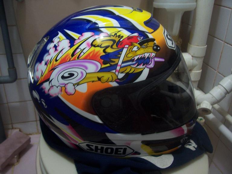 开平代友卖个SHOEI某GP250车手限量版头盔