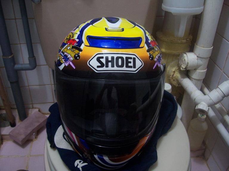开平代友卖个SHOEI某GP250车手限量版头盔