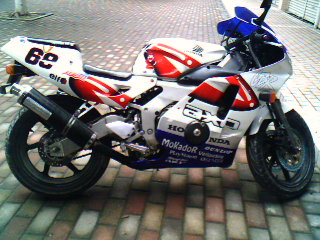 东莞六千元出售２２期ＣＢＲ２５０ＲＲ．（此车以卖）