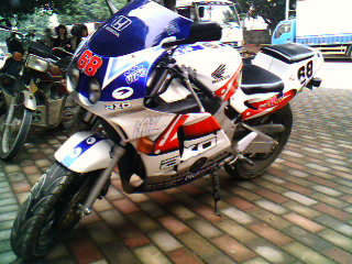 东莞六千元出售２２期ＣＢＲ２５０ＲＲ．（此车以卖）