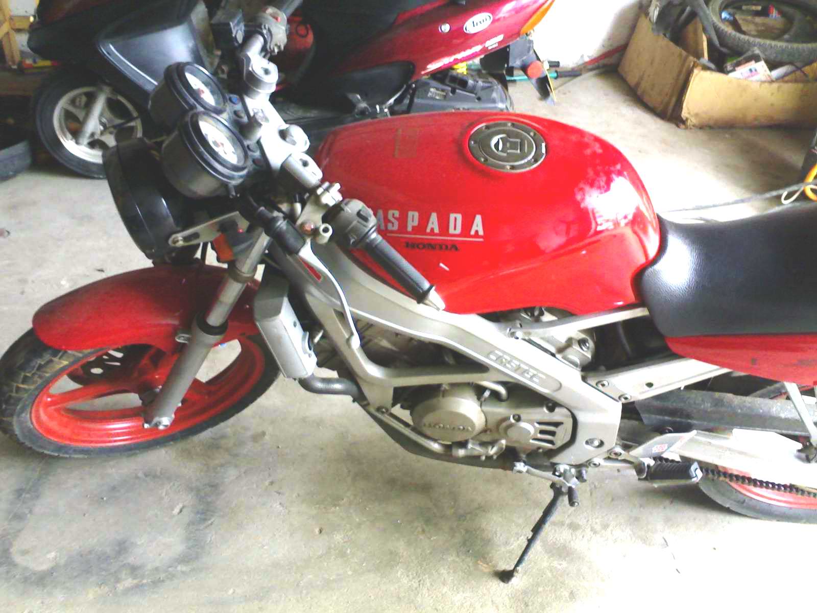 广州出售本田ＶＴ２５０街跑一台４０００