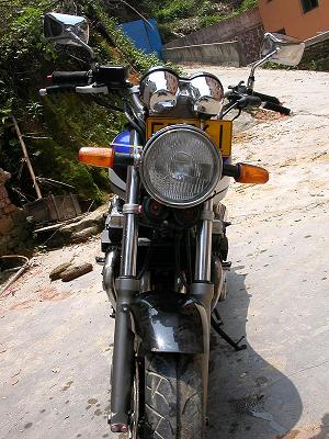 龙岩市，帮朋友出售3台实在加实价车,CB750是纯水货,RGV22干离,改鬼脸的川崎２冲越野车１２５，车