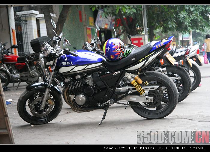 开平代友14500出售00年6月生产液晶表XJR400，改全段排气，河北牌。