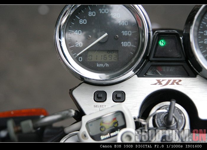开平代友14500出售00年6月生产液晶表XJR400，改全段排气，河北牌。