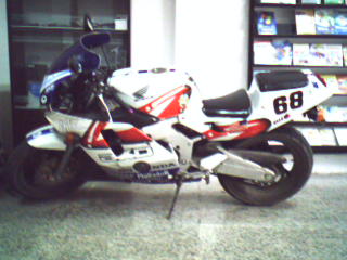 东莞７０００元出售２２期ＣＢＲ２５０ＲＲ．