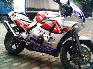 东莞７０００元出售２２期ＣＢＲ２５０ＲＲ．