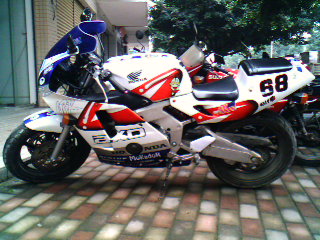 东莞７０００元出售２２期ＣＢＲ２５０ＲＲ．