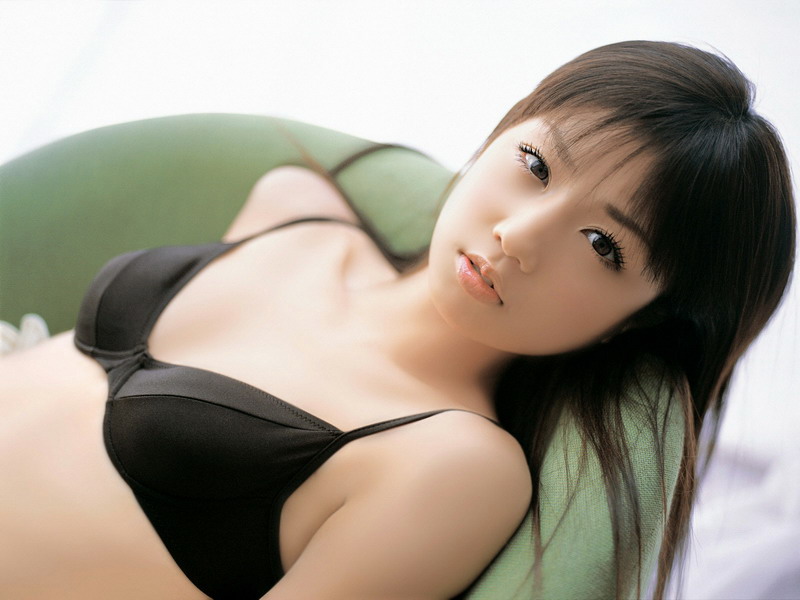 嫩得能挤出水来的小女生