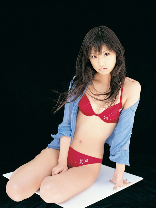 嫩得能挤出水来的小女生