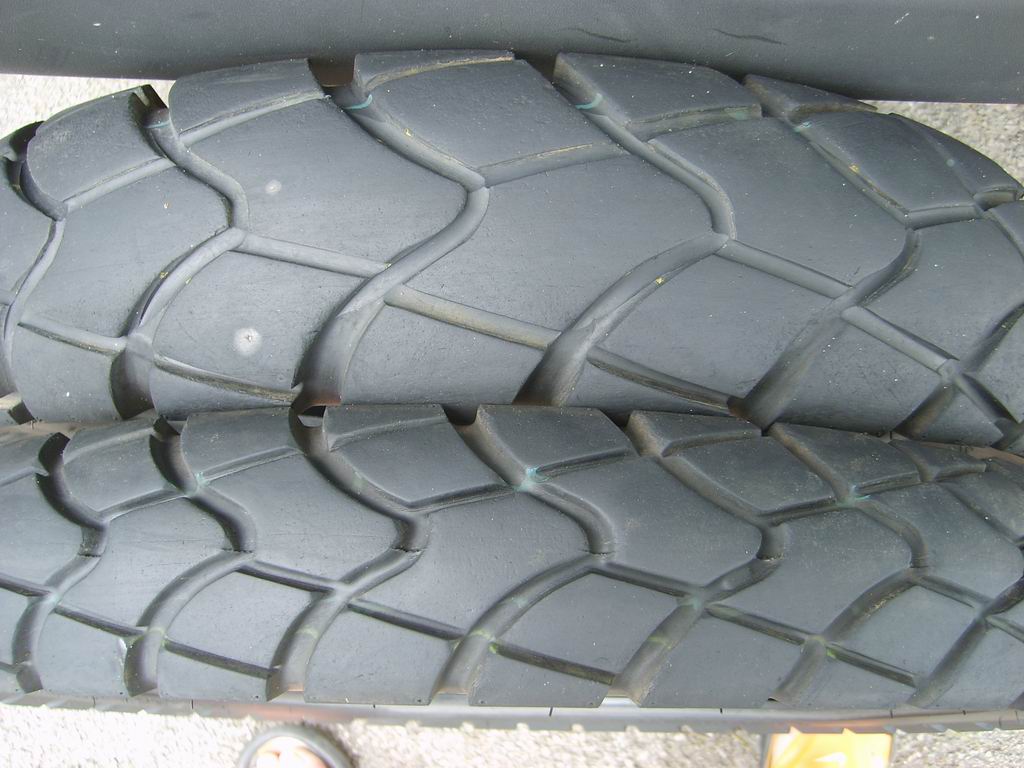 桂林代友转让2手越野公路前后胎DUNLOP