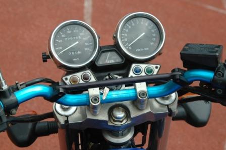 帮兄弟《兰色闪电》发帖子卖XJR400