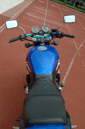 帮兄弟《兰色闪电》发帖子卖XJR400