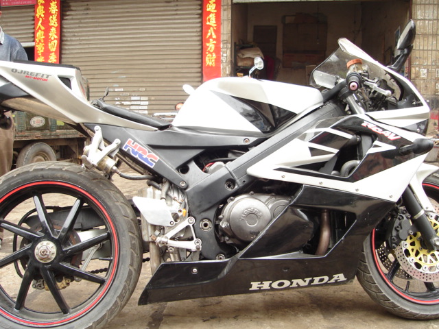 贵州省凯里市13888元出售V30改CBR1000RR(已更新)