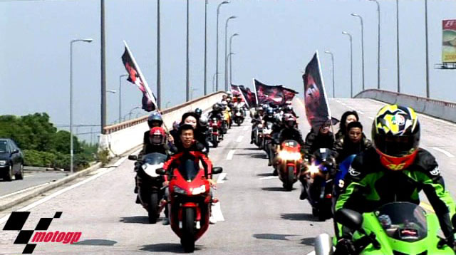 在某论坛里看到'骚暴组和集结车友'去看MOTOGP视频.