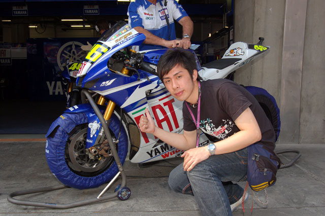 在某论坛里看到'骚暴组和集结车友'去看MOTOGP视频.