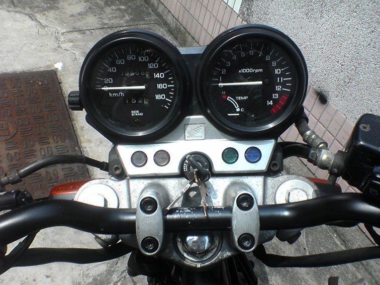 佛山禅城10800包牌出售CB400一台