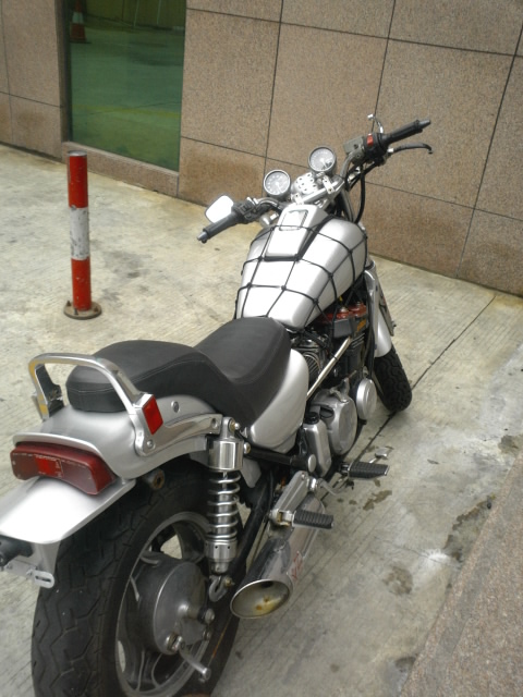 深圳宝安地区２８００出售德国炮兵４００ＣＣ