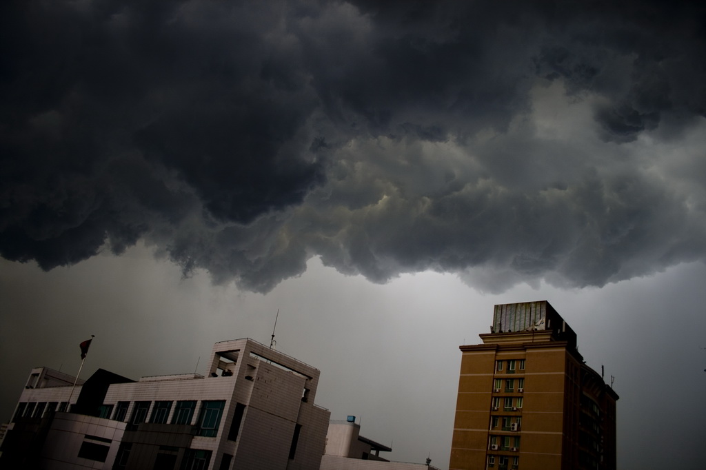 [原创]今天中午见识了什么叫乌云盖顶...