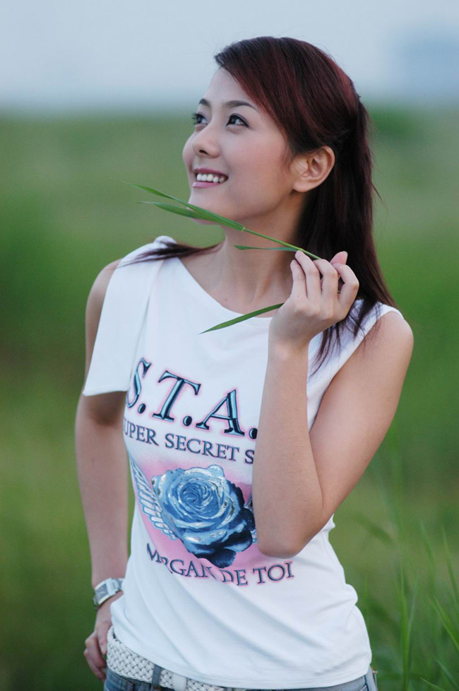 美女乐乐~~