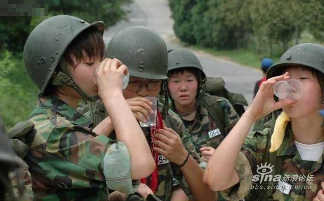 哪个XD来帮帮这班饥渴的女兵！