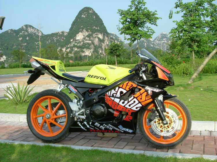 [贴图]VFR30改后.............