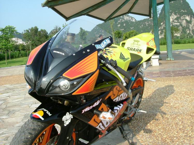 [贴图]VFR30改后.............