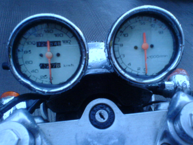 广东梅州卖铃木盗匪400cc  5300元，不带vc  联系电话13643092400
