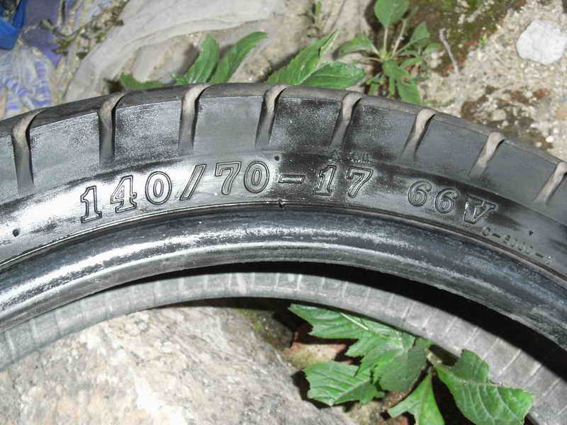 广东省台山转让台湾产的140-70-17和一款电子液晶里程表和CB护缸