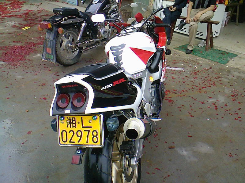 [原创]湖南郴州一万四97CB400一口价抛售!!