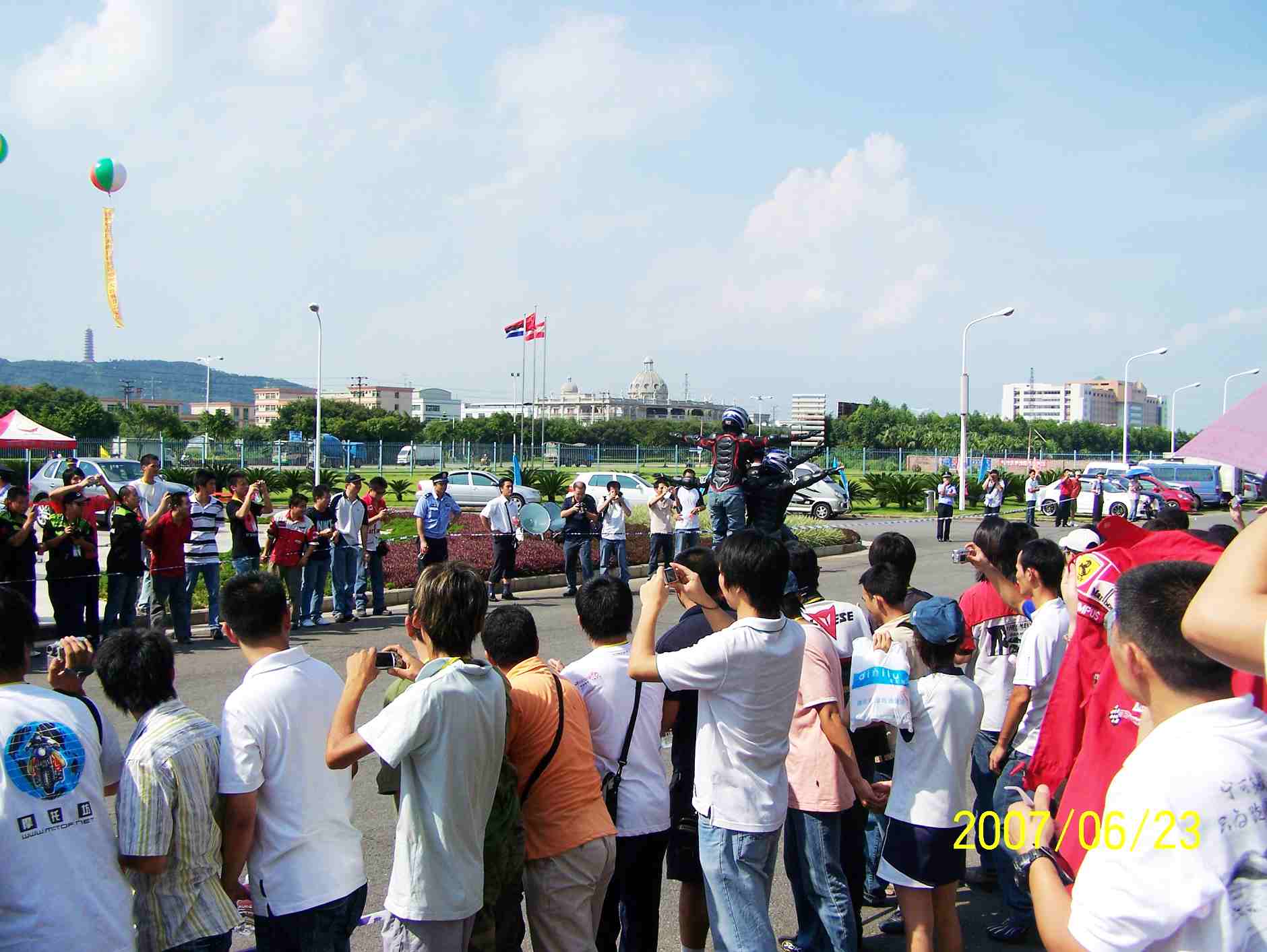 年会现场最新报道!!!!