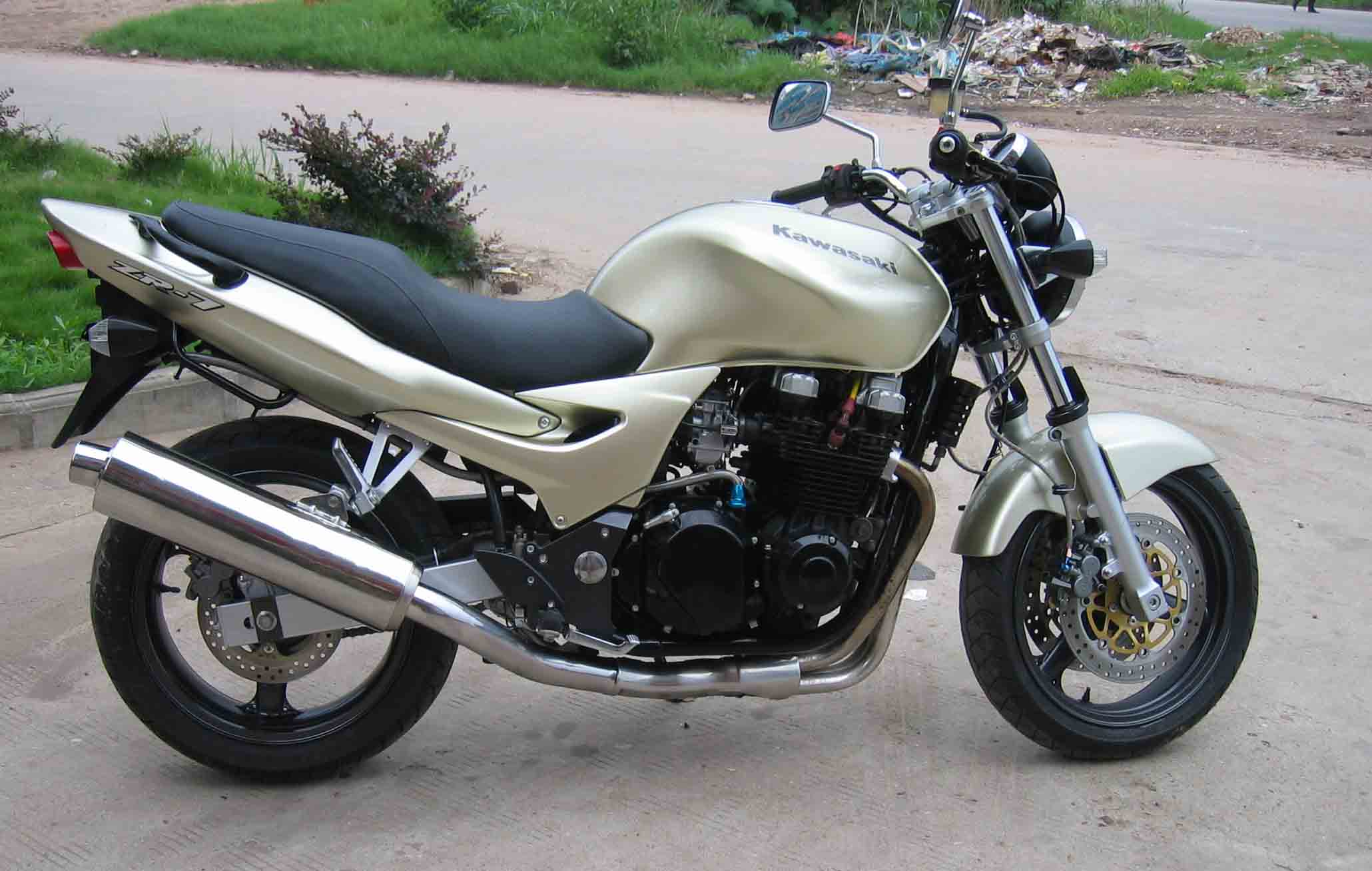 01kawasaki zr-750