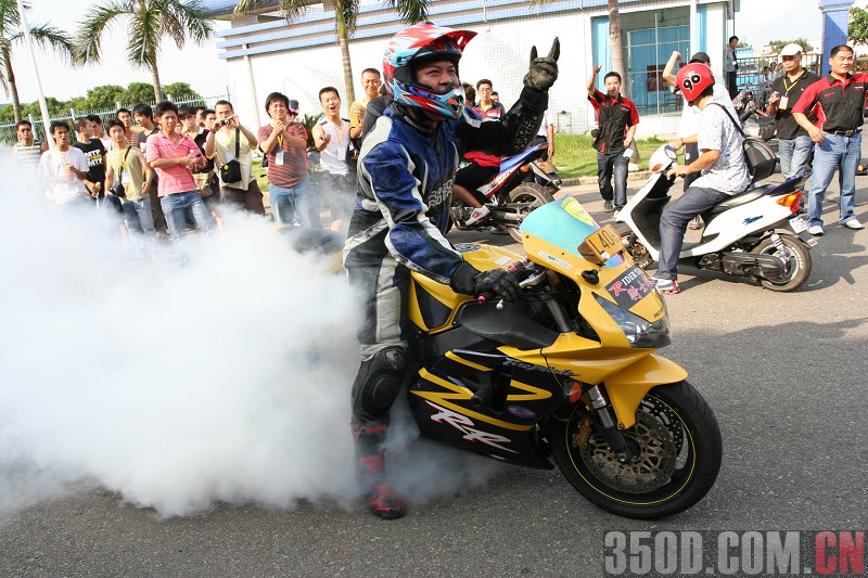 这位大哥很强。。