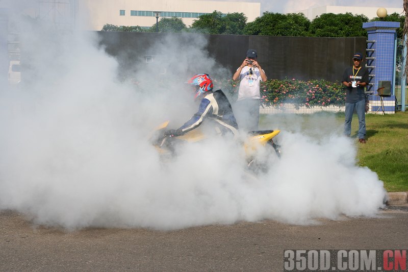 这位大哥很强。。