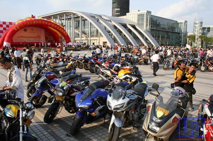 [贴图]大型摩托车聚会