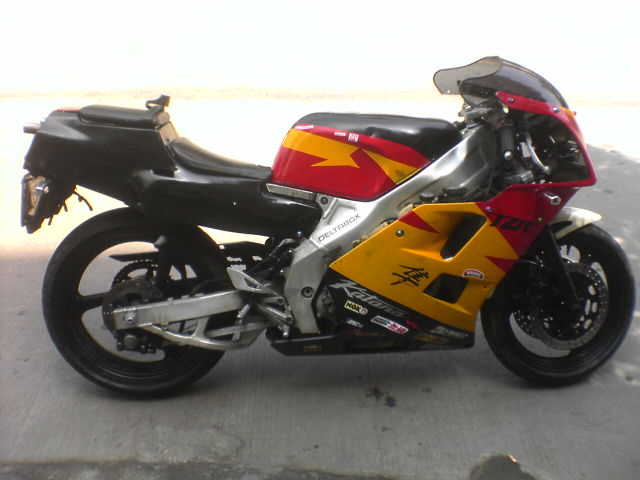 本人要卖一台爱车YAMAHA250跑车。。。。想要的车友与我联系吧