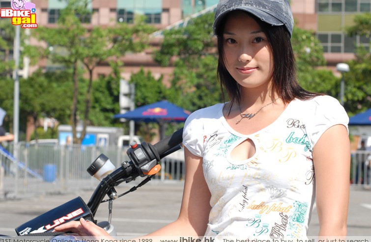 女飞车手,问你死未