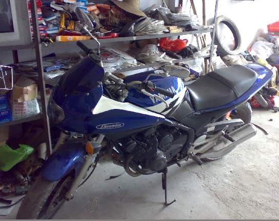 出售YAMAHA400CC一台