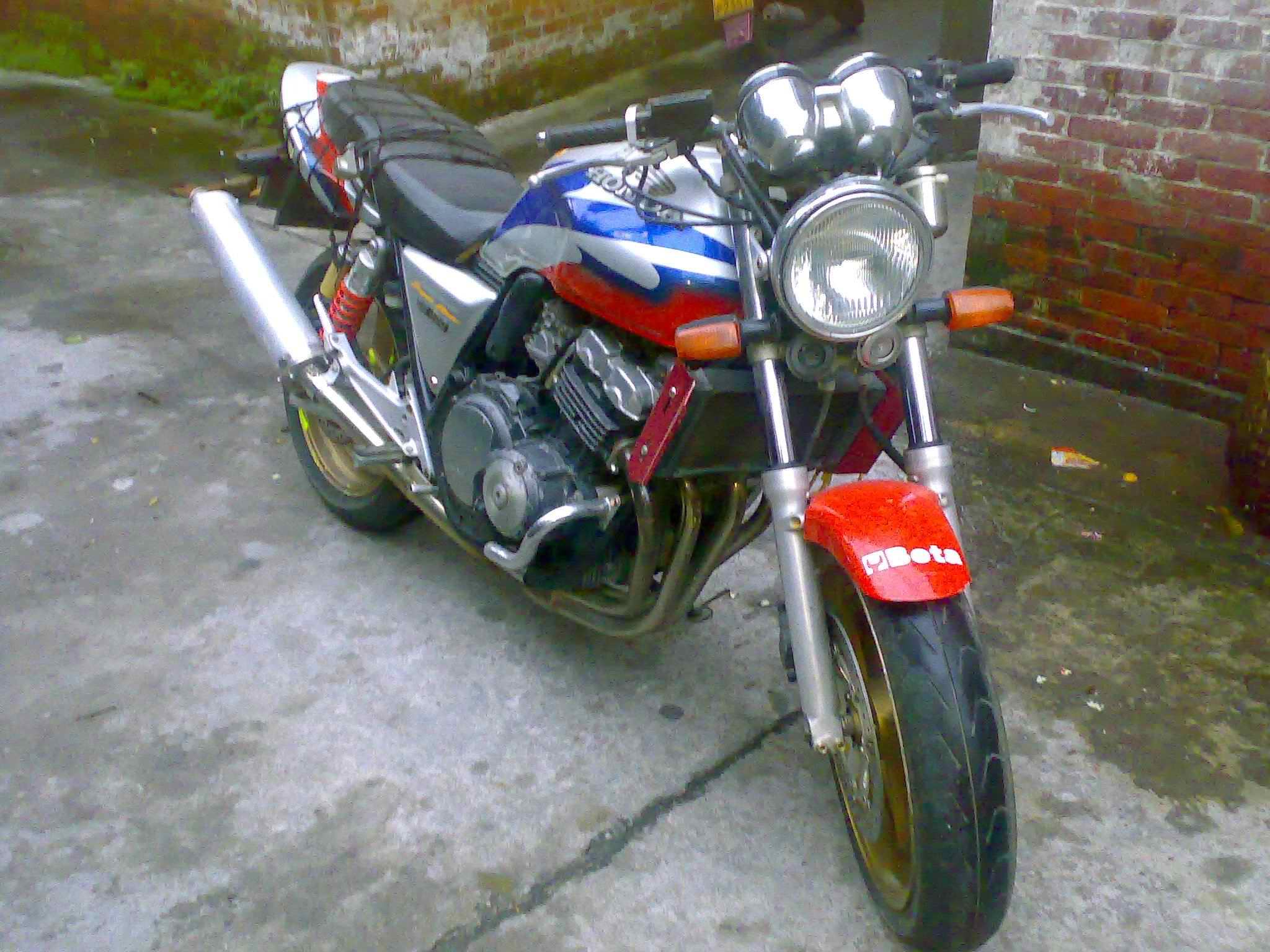 求CB400一台. 要求车车一定要精神.