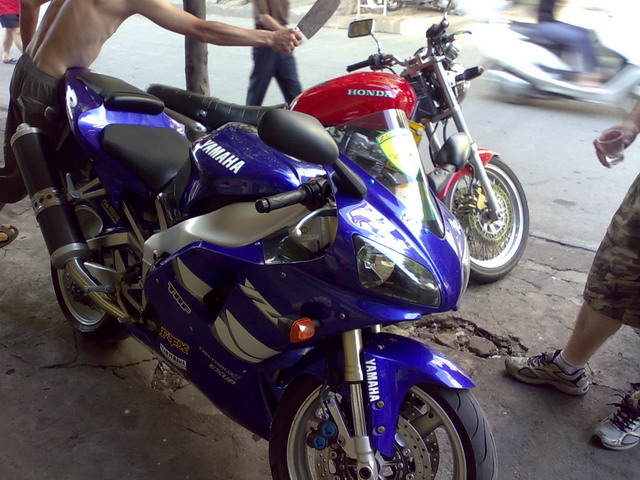 (((肇庆同时卖两台车，99R1和复古CB400FOUR合共53000)))