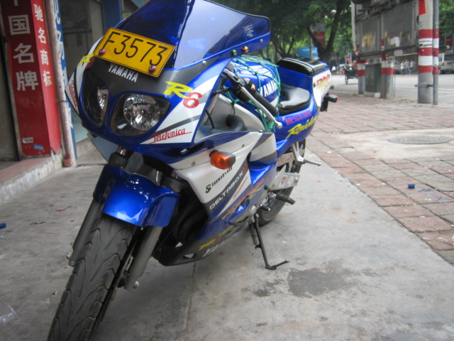 广东中山地区（代友）出售台改了Ｒ６款的ＦＺＲ２５０ＲＲ