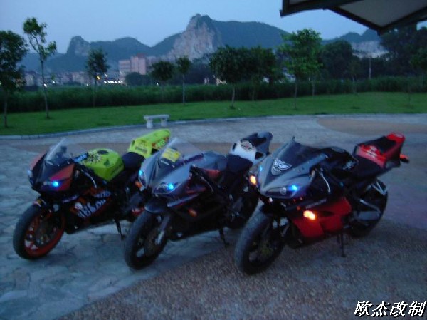[注意]广西柳州27000出售一台CBR900(改版)
