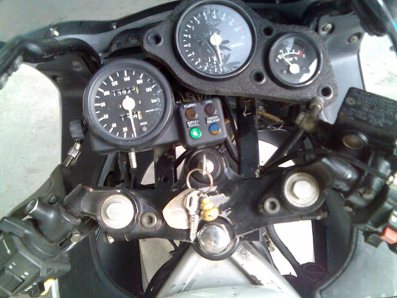 广东恩平代友出售VT250(1000元)泰版RG150(2800元)